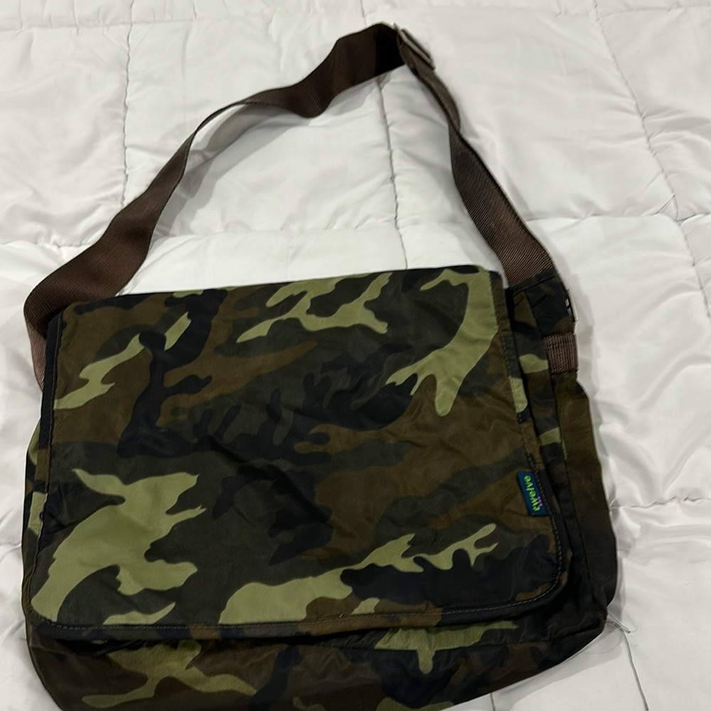Nylon camouflage messenger bag